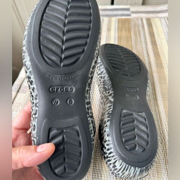 Crocs Women's Size 6 Leopard Print Ballet Flat Slip On Comfort Shoes - Picture 2 of 10